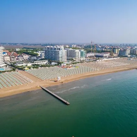Fronte Piscina * Lido di Jesolo